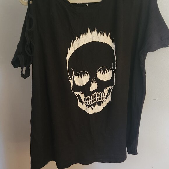 Love Sick Skull exposed shoulder Tee - Picture 3 of 4